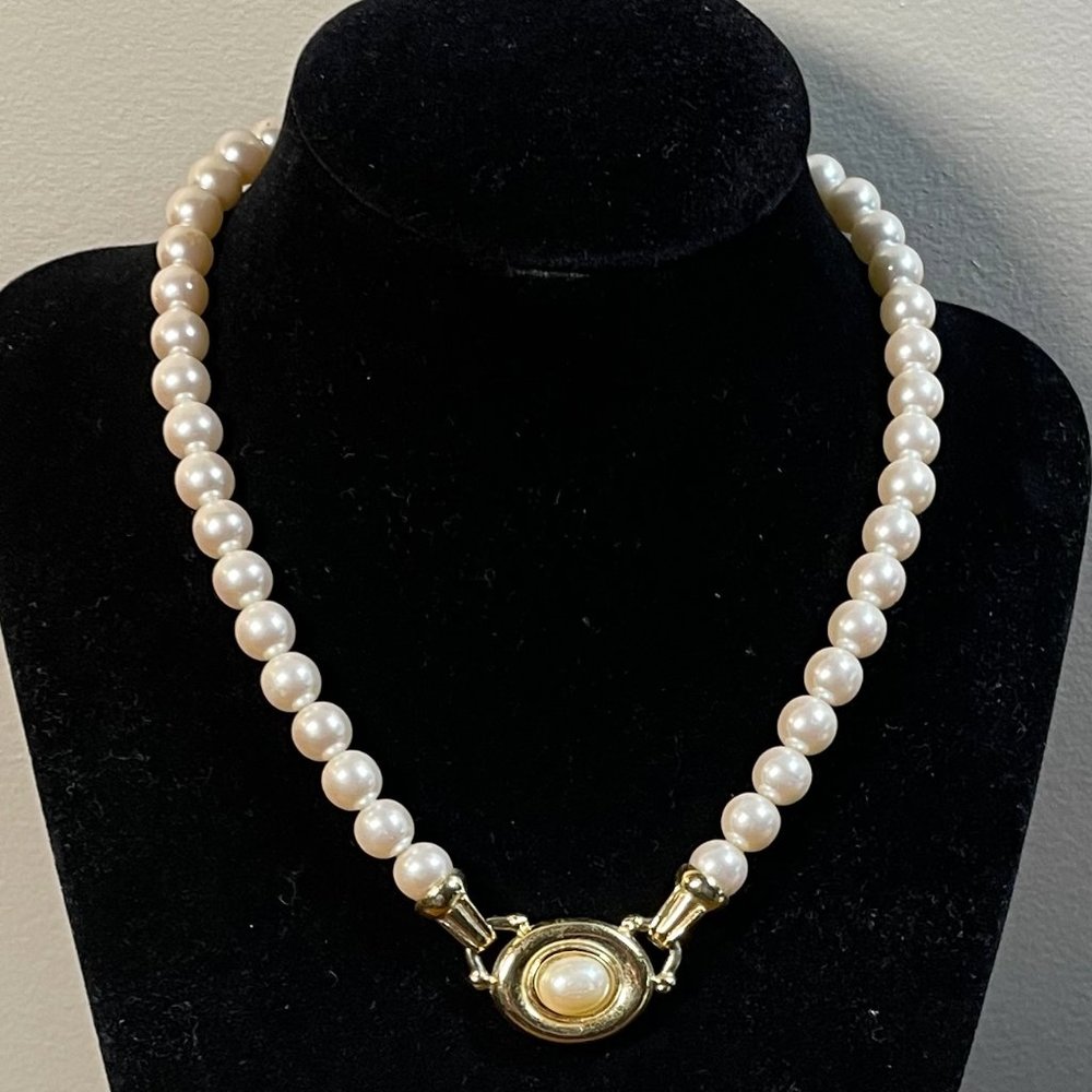 Elegant Vintage Richelieu Faux 1/4" Pearls & Gold Tone Necklace